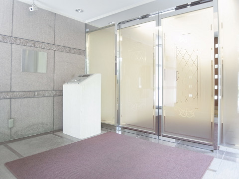 ファミールコート南青山_エントランス入口の写真