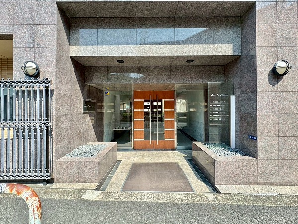 クローバー六本木　アプローチ