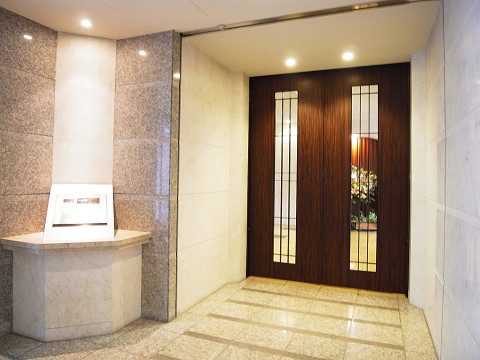 クイーンズパレス東京中央　エントランス2