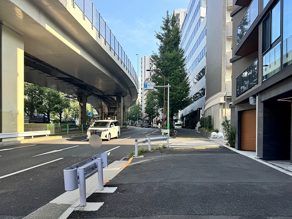 マンション前の通り