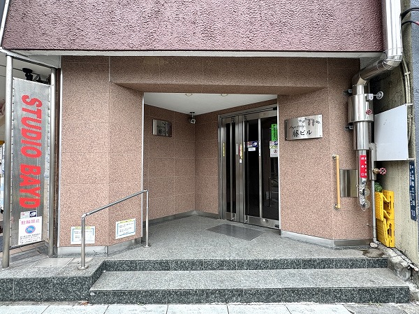 藤ビル アプローチ