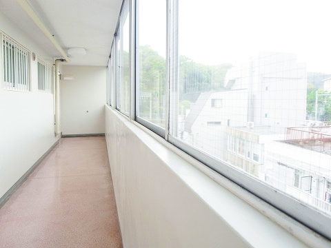 第2宮庭マンション 内廊下