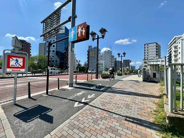 門前仲町駅前道路