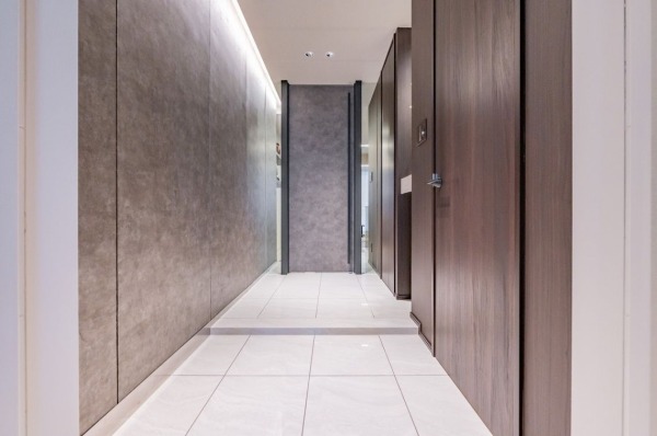 ヴェーゼント赤坂新坂_リノベーション済みの玄関の写真