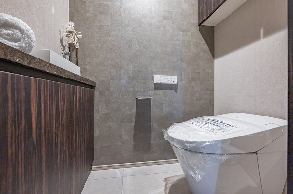 プラウドタワー千代田富士見レジデンス_お洒落なトイレの写真