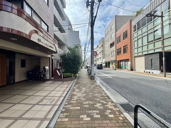 マンション前の通り