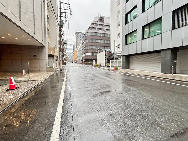 マンション前の道