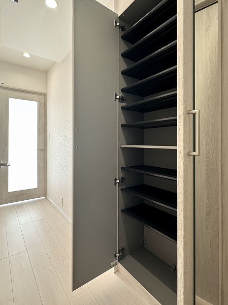 朝日白金台マンション_玄関収納の写真2