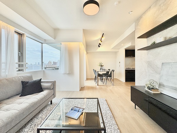 ソプラタワー_明るいメインルームの写真