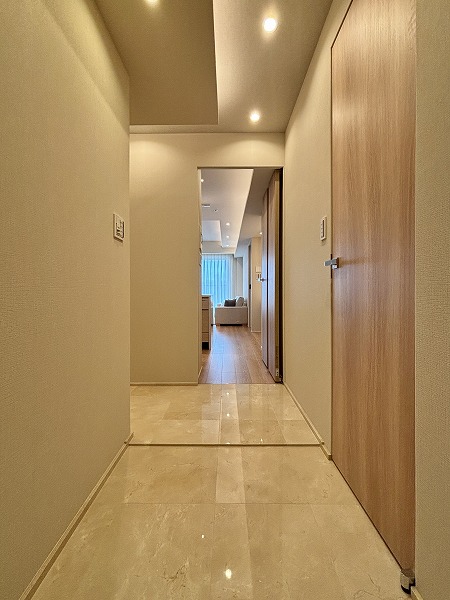 ブリリアザタワー東京八重洲アベニュー_清潔感のある玄関の写真