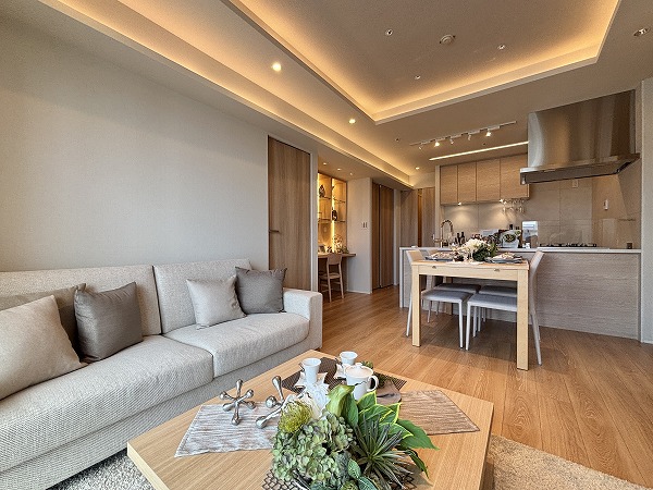 ブリリアザタワー東京八重洲アベニュー_南向きのリビングダイニングキッチンの写真