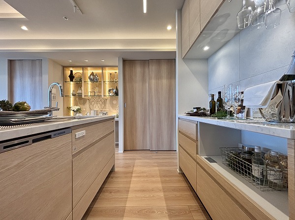 ブリリアザタワー東京八重洲アベニュー_広いキッチンの写真