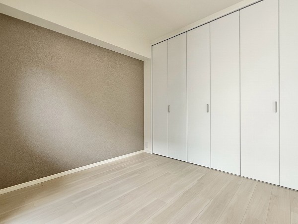 ソフィアお茶の水_南向きの洋室の写真2