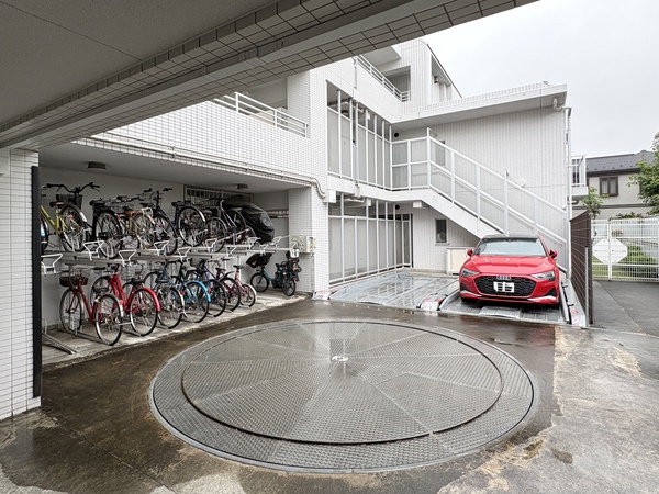 ラヴィドール下北沢　駐車場・駐輪場
