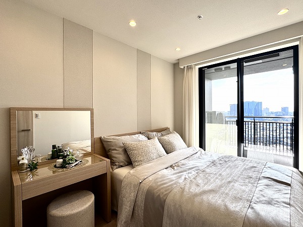 大崎ウエストシティタワーズE棟_上品な寝室の写真