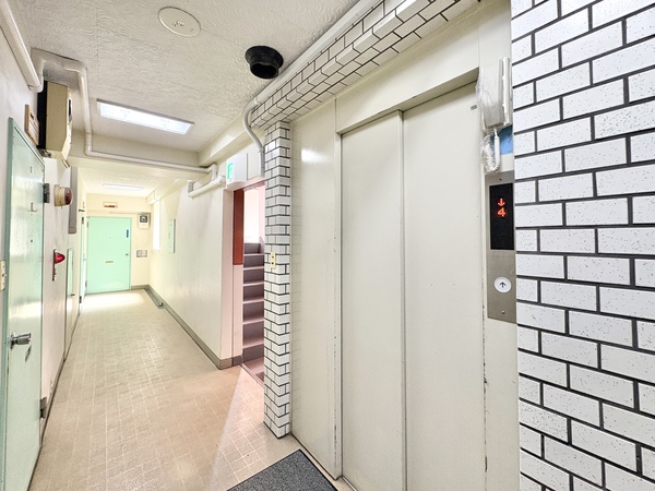 早稲田ガーデンハイツ　エレベーターホール
