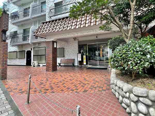 秀和第2三田綱町レジデンス アプローチ