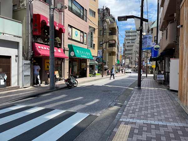 駅周辺の街並み