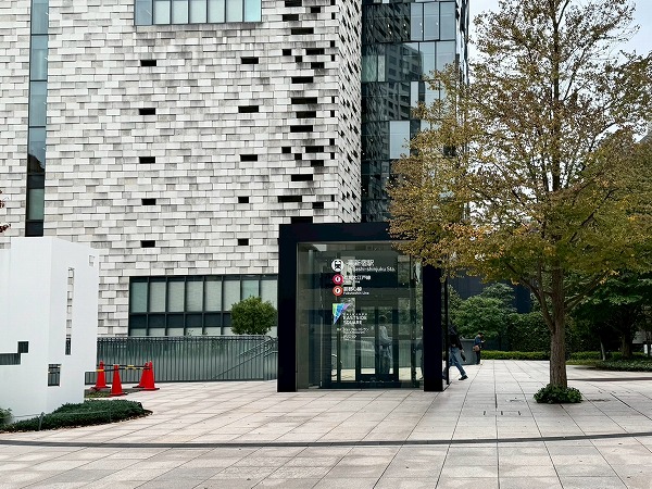 東新宿駅　地上