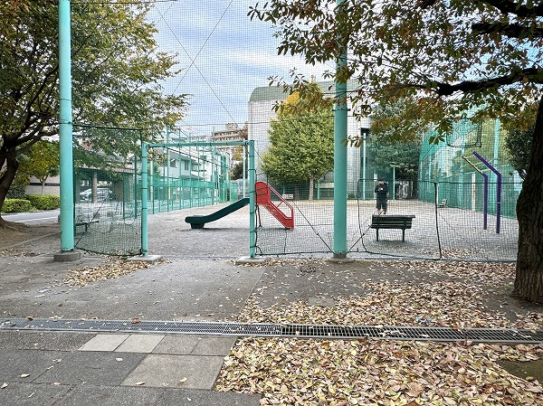 三軒茶屋2-27広場