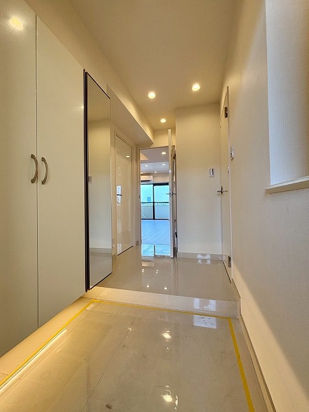 マンション小石川台_リノベーション済みの玄関の写真