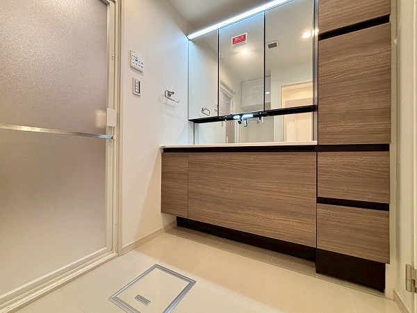 マンション小石川台_広々としたパウダールームの写真