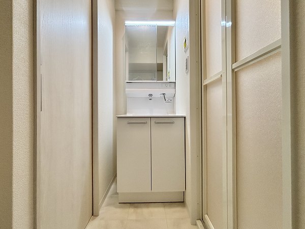 サンビュー外神田_2面鏡の洗面化粧台の写真1