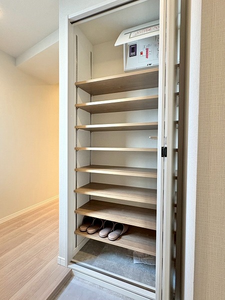 ディオレ西新宿_シューズクローゼットの中の写真