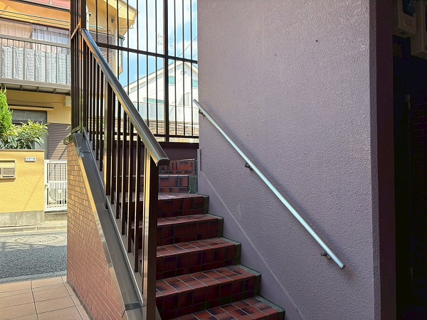 サンパレス烏山　共用階段