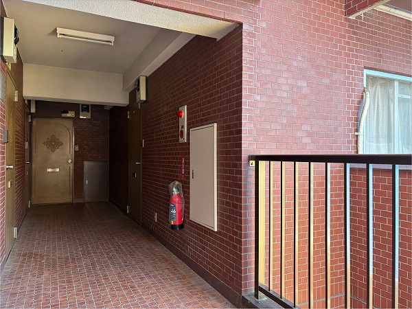 サンパレス烏山　共用廊下