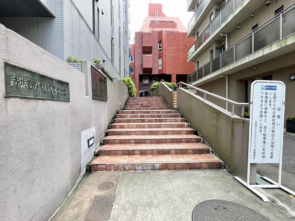 赤坂ロイヤルマンション　アプローチ