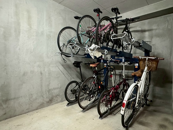 スタジオエアー白金　駐輪場