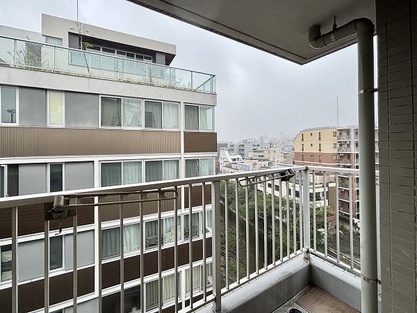 フォレステージ西早稲田_コンパクトなバルコニーの写真