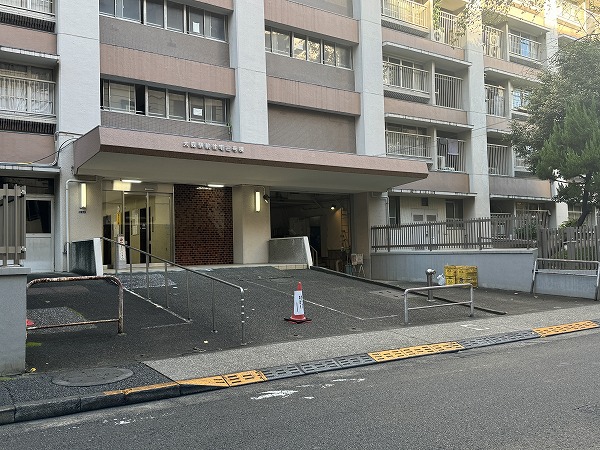 大森駅前住宅2号棟　アプローチ