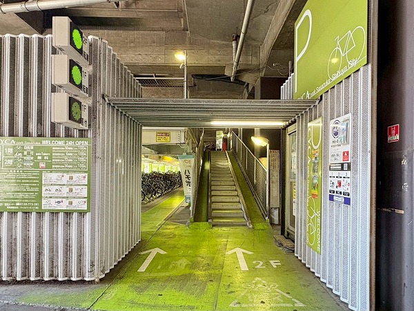 駅前 駐輪場