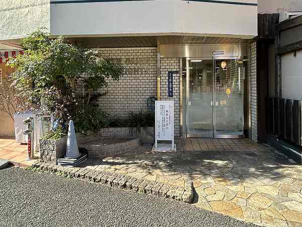 ニュー外苑ハイツ　アプローチ