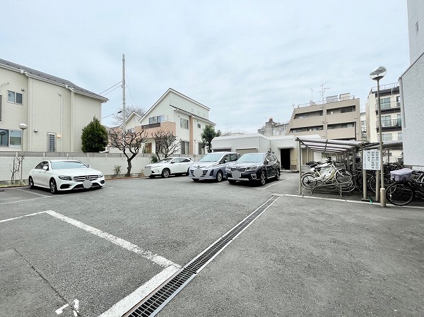 ハイネス富士見ヶ丘　駐車場