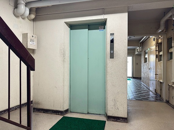 祐天寺第二コーポ エレベーター