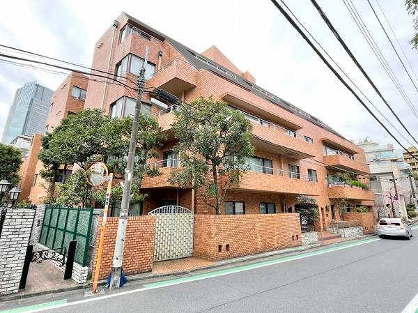 ハイ・トリオ赤坂八丁目 外観