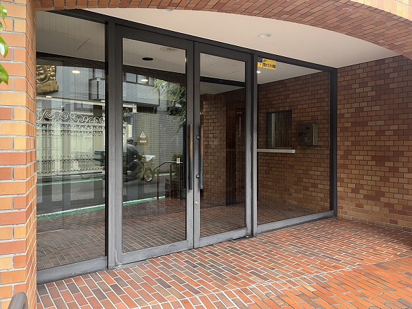 ハイ・トリオ赤坂八丁目 アプローチ