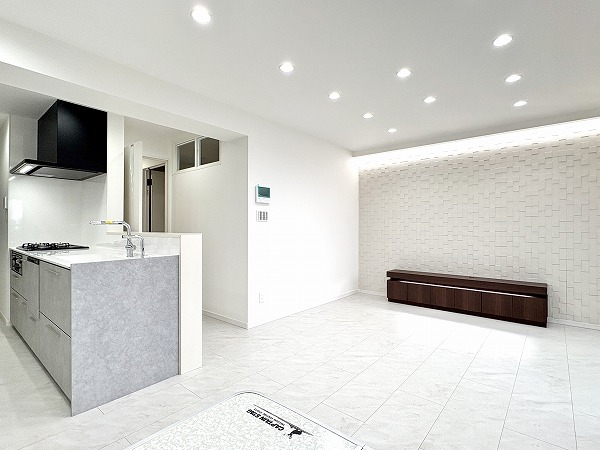 目黒台スカイマンション_広々としたリビングダイニングキッチンの写真