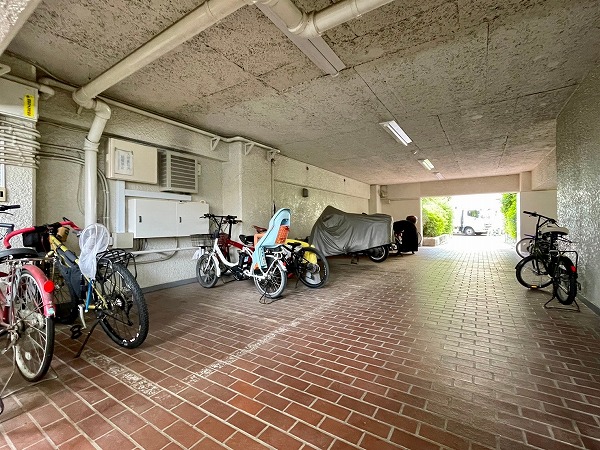 ファミール三軒茶屋　駐輪場・バイク置き場