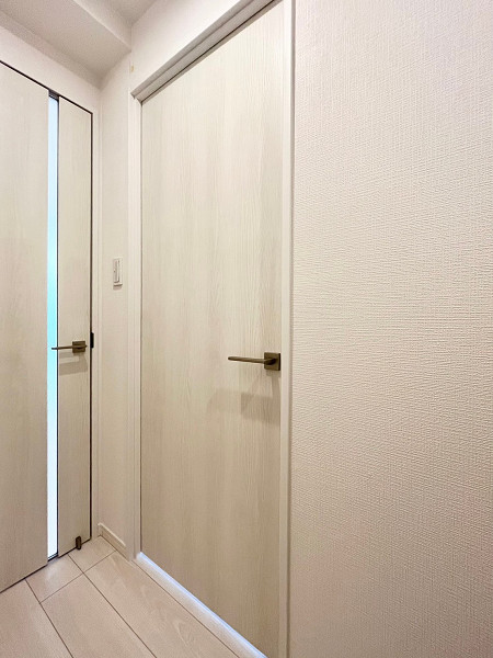 玄関横の扉を開けてみましょう