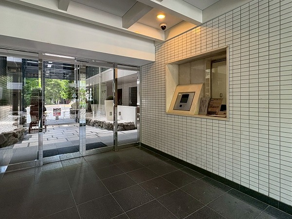アパガーデンズ新宿戸山公園　エントランス