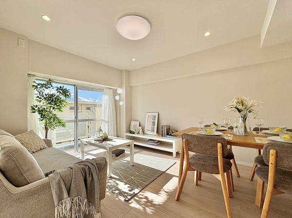 三井馬事公苑南ハイツ_お洒落なメインルームの写真