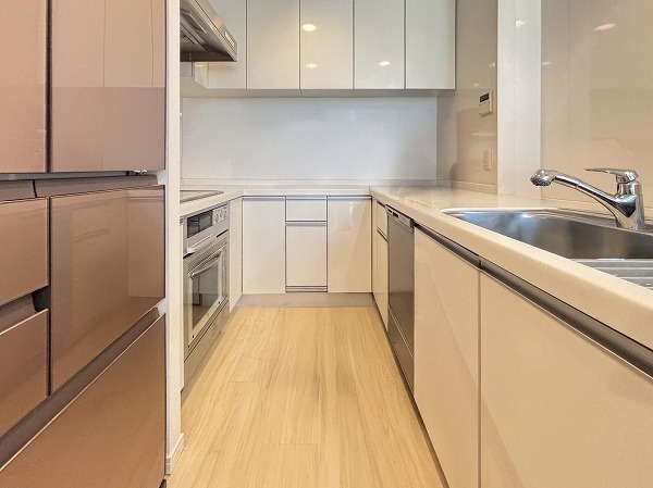 ワールドシティタワーズアクアタワー_広いキッチンの写真