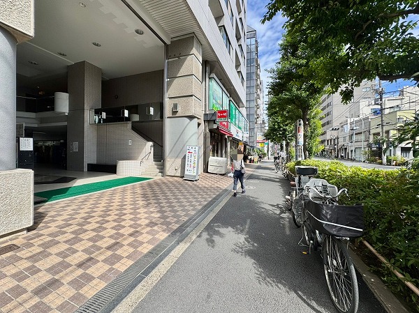 マンション前の通り