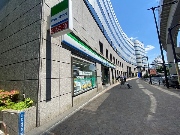 ファミリーマート 初台交差点前店