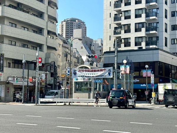 麻布十番駅前