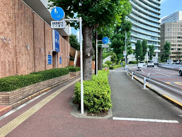 パークコート青山ザタワー前面道路